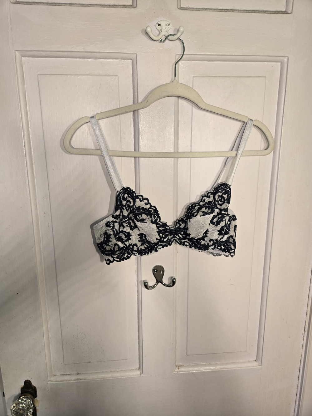 Wacoal White Bra with Dark Blue Lace Overlay Size 36B